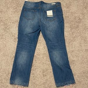 NWT Women’s Pilcro Sz. 32 Slim Boyfriend Crop Jeans with Pink Distressing.